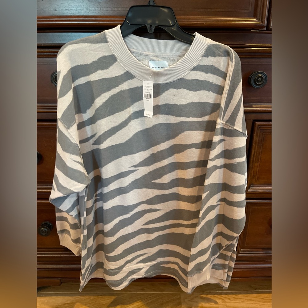 American Eagle oversized sweatshirt